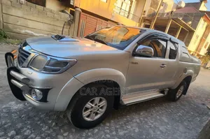Toyota Hilux 2012 Gray