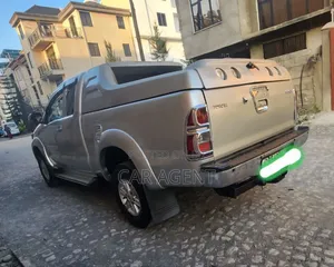 Toyota Hilux 2012 Gray