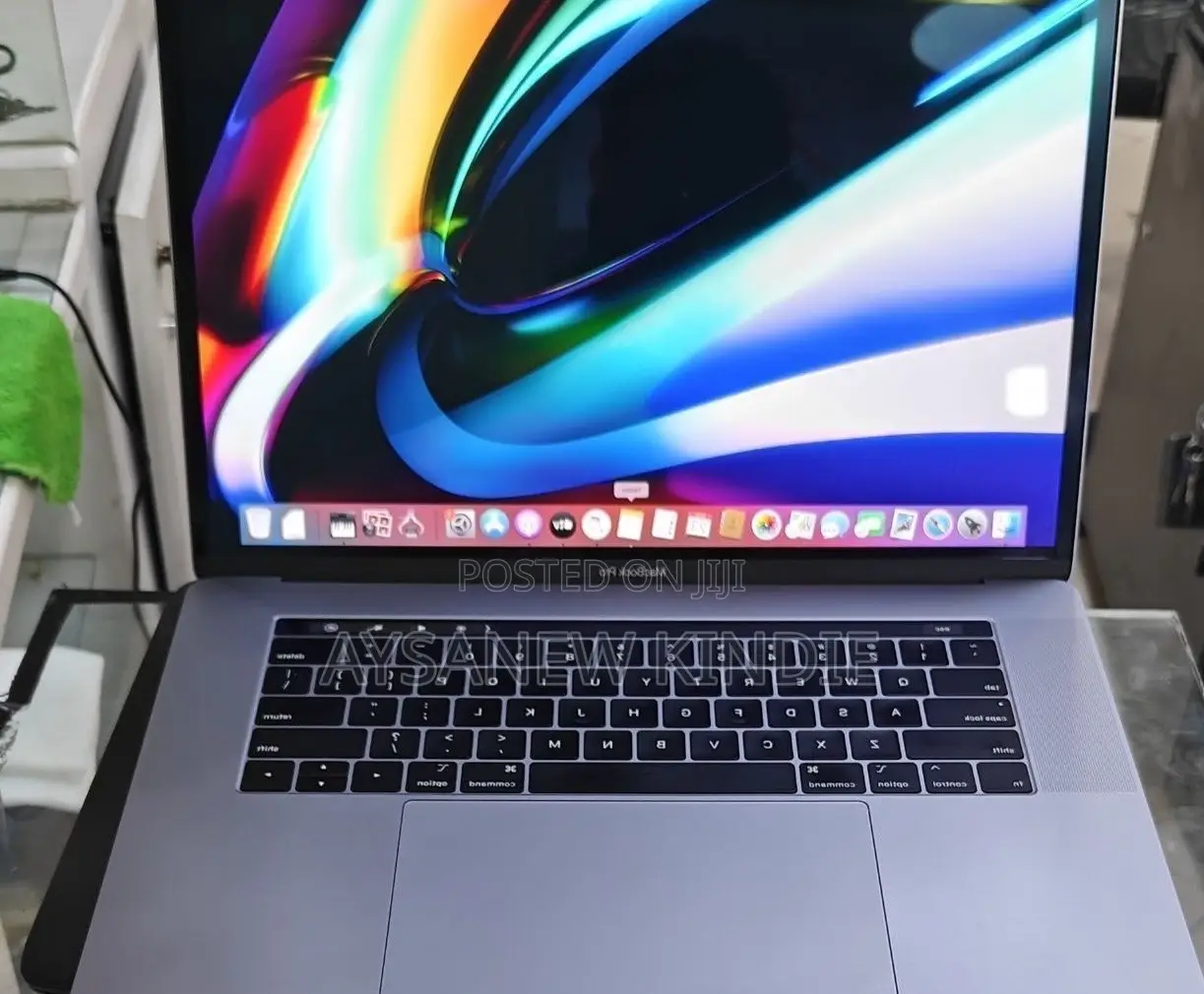 New Laptop Apple MacBook Pro 2019 32GB Intel Core I9 SSD 512GB