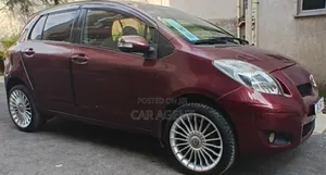 Photo - Toyota Yaris 2010 Red