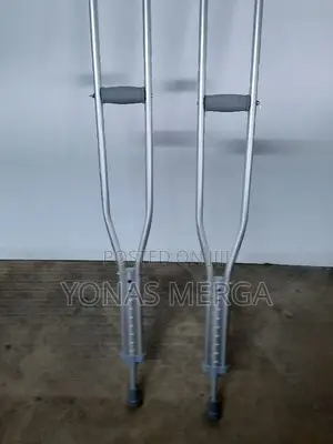 Photo - Auxillary Crutches鹽禽recovering From Injuries, Surgeries鴨፲crutches