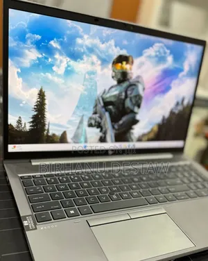 New Laptop HP ZBook Firefly G8 16GB Intel Core I7 SSD 512GB