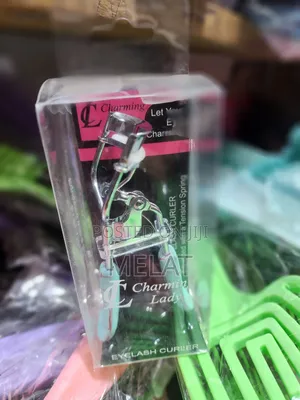 Photo - Eyelash Curler