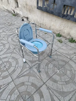 Photo - Commode Chair輕鬆toilet Chair胺你commode Chair坐落toilet Chair管道commode Chai