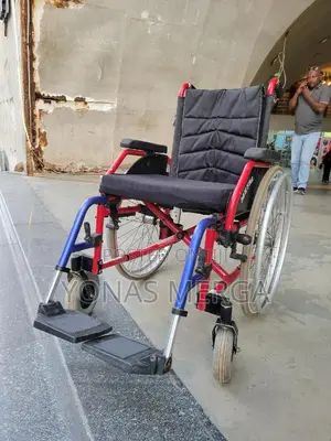 Folding Wheelchair用腍europe Wheelchair砸鄰improved Design
Rounded Armrest