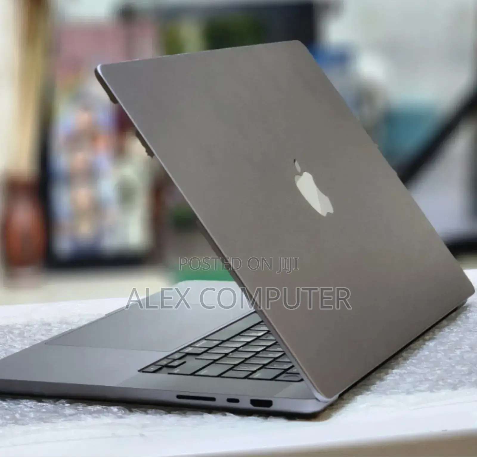 New Laptop Apple MacBook Pro M1 32GB Apple M1 Pro SSD 512GB