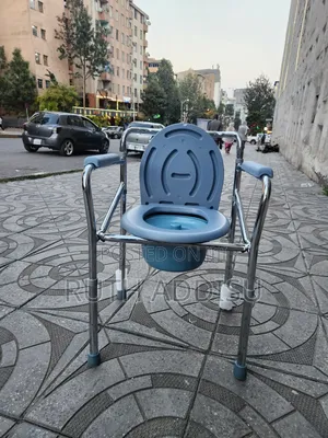 Photo - Brand New Commode Chair字眼medical Toilet Chair延誤commode Chair Medical