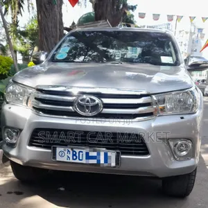 Photo - Toyota Hilux 2017 Silver