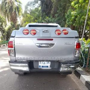 Toyota Hilux 2017 Silver