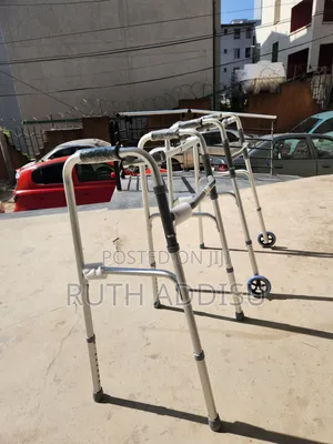 Photo - Almunium Walker Foldable Stainless Best Quality Walker肺部almunium Walkr