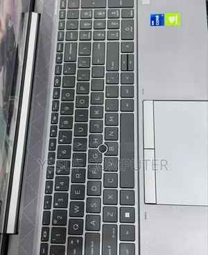 New Laptop HP ZBook Firefly G8 16GB Intel Core I7 SSD 512GB