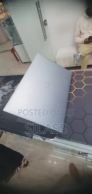 Photo - New Laptop Dell Precision 5570 16GB Intel Core I7 SSD 512GB