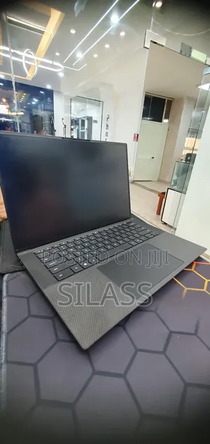 New Laptop Dell Precision 5570 16GB Intel Core I7 SSD 512GB