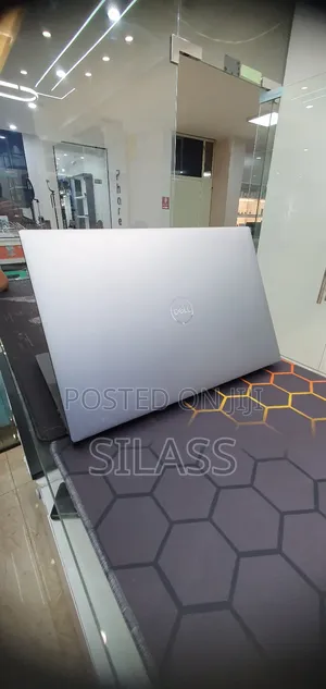 New Laptop Dell Precision 5570 16GB Intel Core I7 SSD 512GB