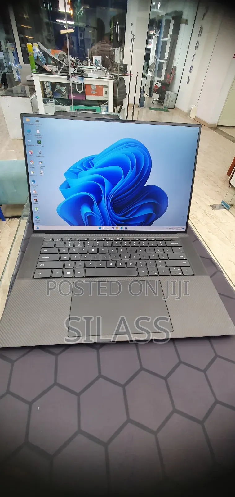 New Laptop Dell Precision 5570 16GB Intel Core I7 SSD 512GB