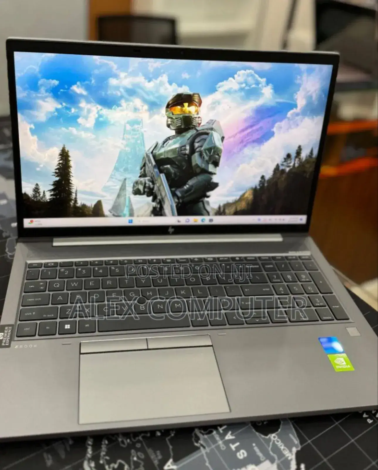 New Laptop HP ZBook Firefly G8 16GB Intel Core I7 SSD 512GB