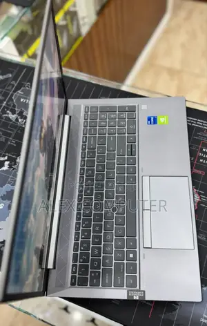 New Laptop HP ZBook Firefly G8 16GB Intel Core I7 SSD 512GB