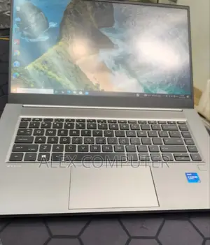 New Laptop HP ZBook Firefly G8 32GB Intel Core I7 SSD 512GB