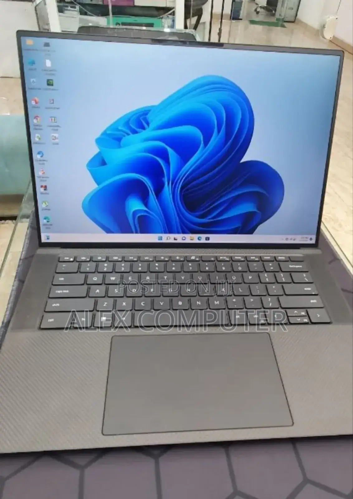 New Laptop Dell Precision 5570 16GB Intel Core I7 SSD 512GB