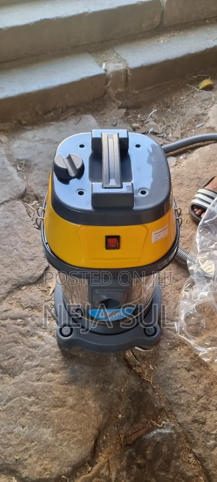 Vacuum Cleaners 30-Litter Deliver