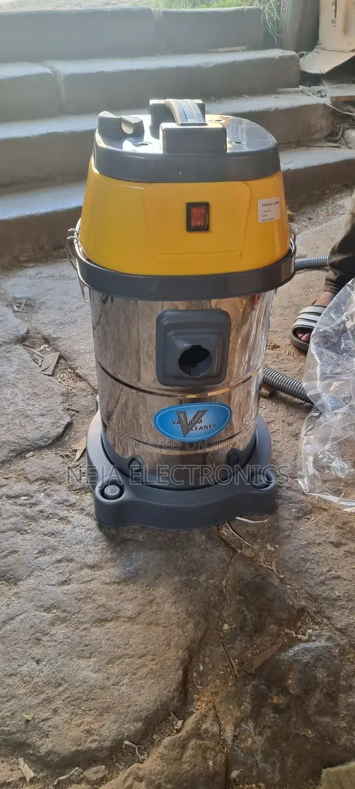 Vacuum Cleaners 30-Litter Deliver