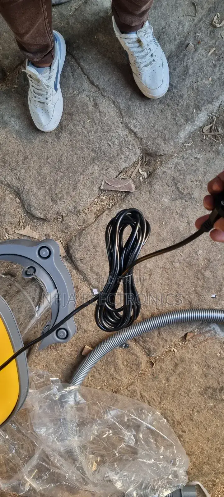 Vacuum Cleaners 30-Litter Deliver