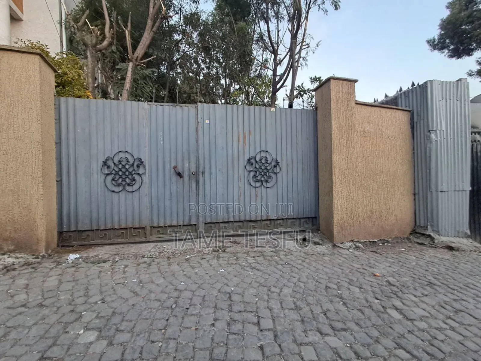 2bdrm House in Feransay, Yeka for sale