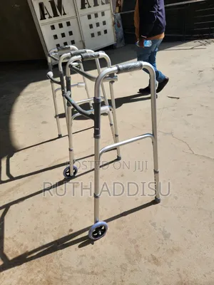 Photo - Foldable Walker朱槿medical Walker腔說walker鳵不foldable Walker朱明stainless