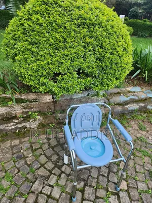 Photo - Toilet Chair癲馬commode Chair奔馳brand New Oldable Commode Chair痲你comode