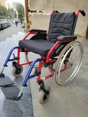 Photo - Heavy Duty套命high Weight Capacity Wheelchairs裁處portable Wheelchair