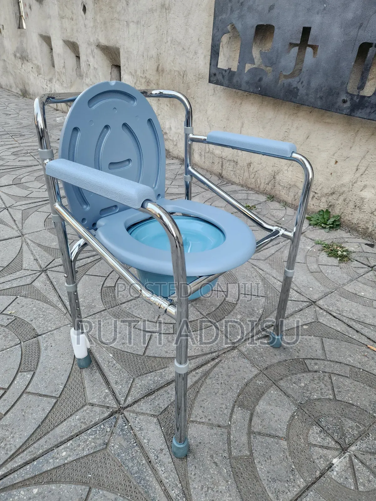 Commode Chair老闆toilet Chair老公medical Safe and Strong Commode Chair New