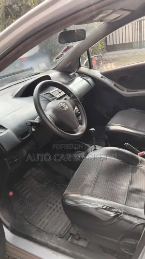 Toyota Yaris 2010 Silver