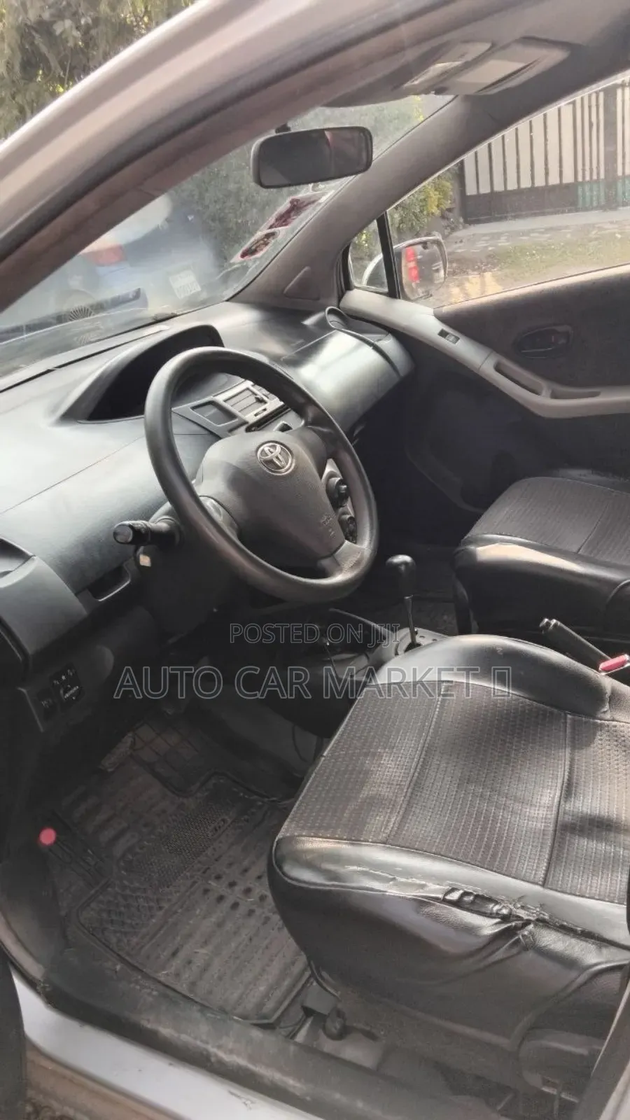 Toyota Yaris 2010 Silver