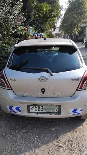 Toyota Yaris 2010 Silver