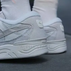  Puma- 180 Corduroy Sneakers 
 
Size #40 #41 #42 #43