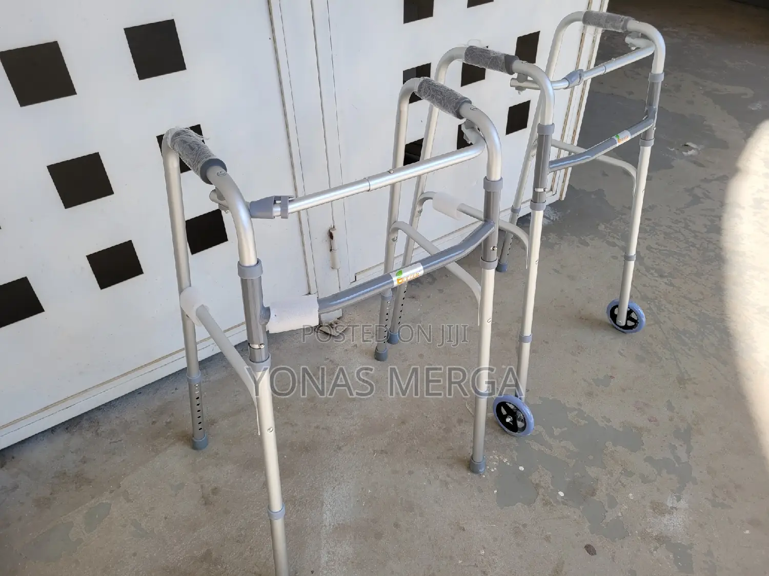 Aluminum Walker%郾walker賊燄they Are Available With or Without Wheels,