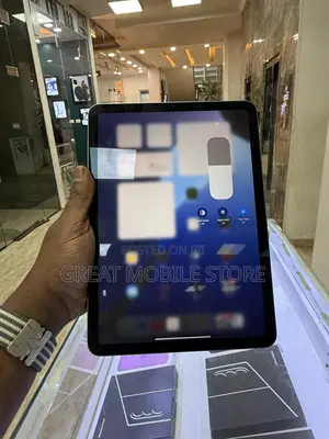 Photo - Apple iPad Air (2022) 64 GB Blue