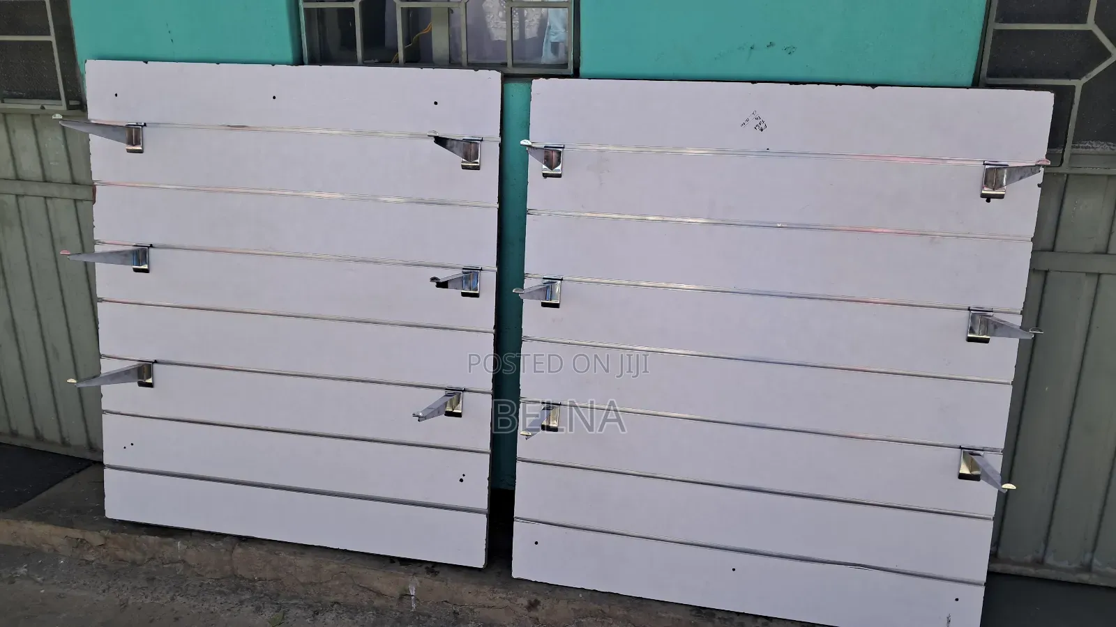 Mobile-Phone Accessary Shelf [የስልክ ቤት መደርደሪያ]