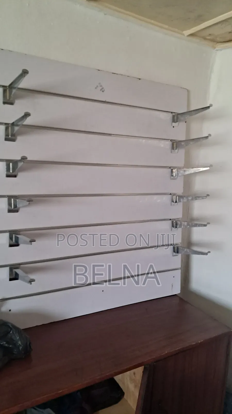 Mobile-Phone Accessary Shelf [የስልክ ቤት መደርደሪያ]