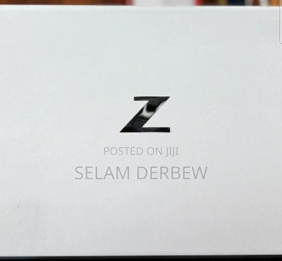 New Laptop HP ZBook Firefly G8 16GB Intel Core I7 SSD 512GB