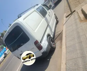 Photo - Toyota HiAce 2006