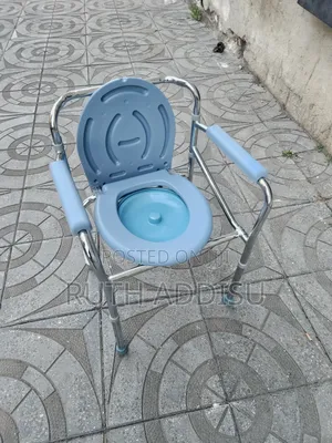 Photo - Commode Chair軍事toilet Chair Brand New冤獄commode Chair膊病commode Chair