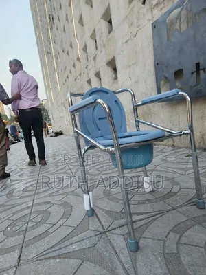 Photo - Commode Chair九龍toilet Chair Brand New承諾commode Chair腕帶commode Chair