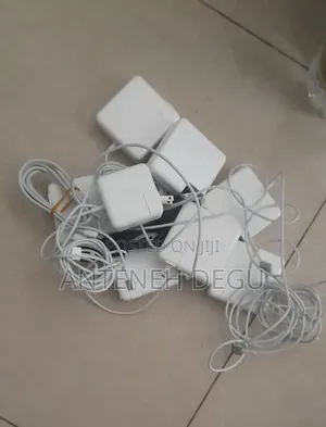 Photo - Appe Macbook Laptop Adapter