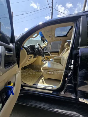 Photo - Toyota Land Cruiser 2018 Blue