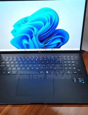 Photo - New Laptop LG Gram 15.6 16GB Intel Core I7 SSD 1T