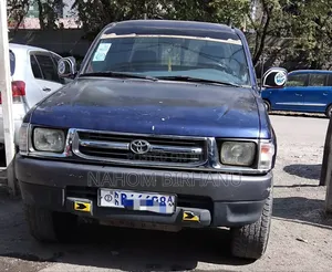 Toyota Hilux 2000 Blue