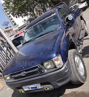 Toyota Hilux 2000 Blue