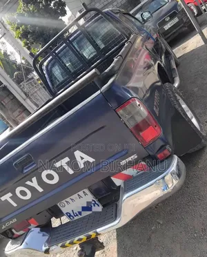 Toyota Hilux 2000 Blue