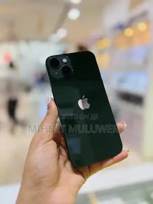 Photo - Apple iPhone 13 128 GB Green